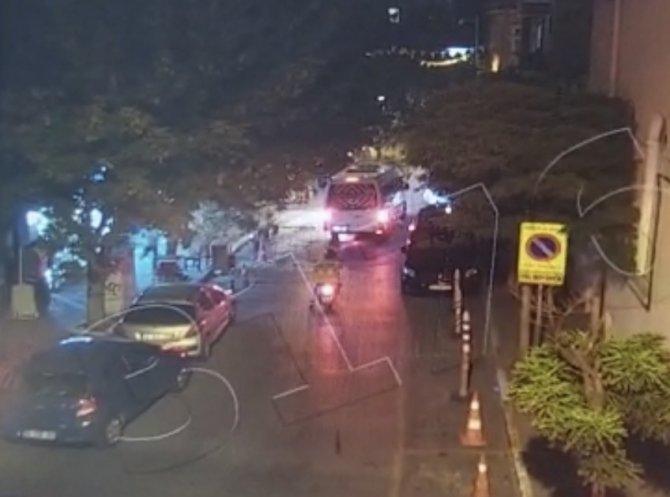 Kapkaççıyı Pet Şişeyle Durdurmaya Çalıştı: O Anlar Kamerada