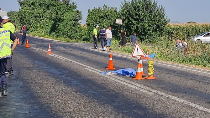 İ̇zmir’de Araç Yayalara Çarptı: 1’i Çocuk 2 Ölü