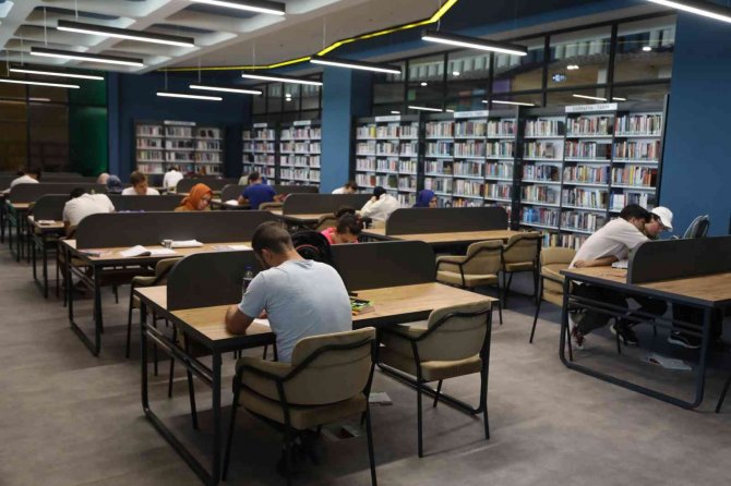 Kitap Kahve’ye Ziyaretçi Akını