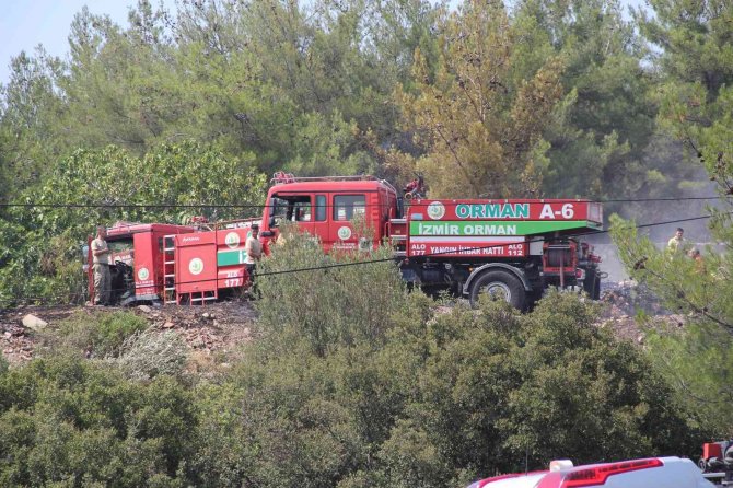 İ̇zmir’de İki İlçede Çıkan Yangınlar Kontrol Altında