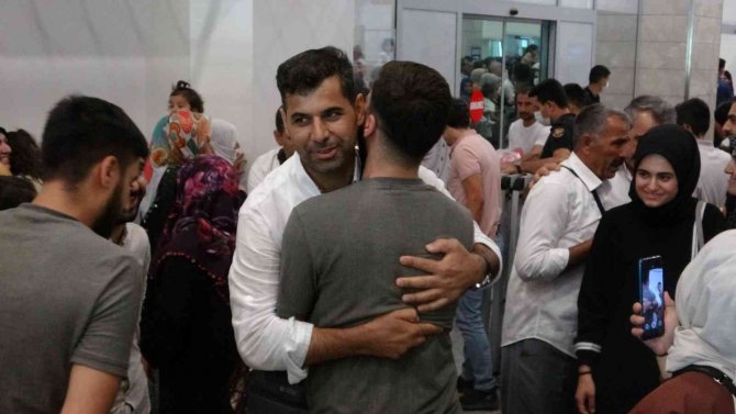 Kutsal Topraklardan Diyarbakır’ın İlk Kafilesi Döndü