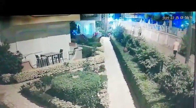 İ̇ngiliz Gencin "Düştü" Diye İfade Verdiği Babasını Döverek Öldürdüğü Ortaya Çıktı