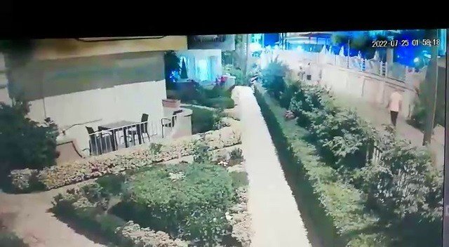 İ̇ngiliz Gencin "Düştü" Diye İfade Verdiği Babasını Döverek Öldürdüğü Ortaya Çıktı