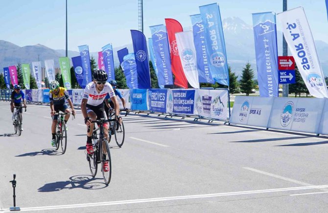 Uluslararası Bisiklet Yarışları’nda Pedal Sesleri Kayseri Erciyes’te Yankılandı