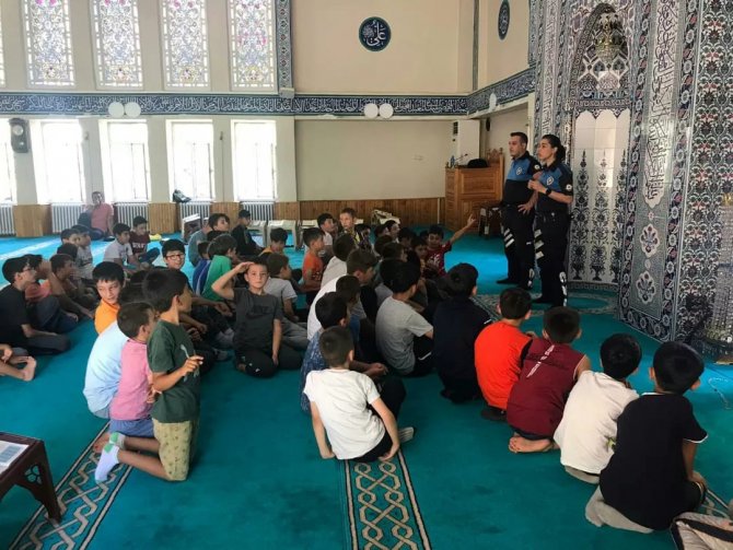 Kur’an Kursu Öğrencilerine Suçtan Korunma Yöntemleri Anlatıldı