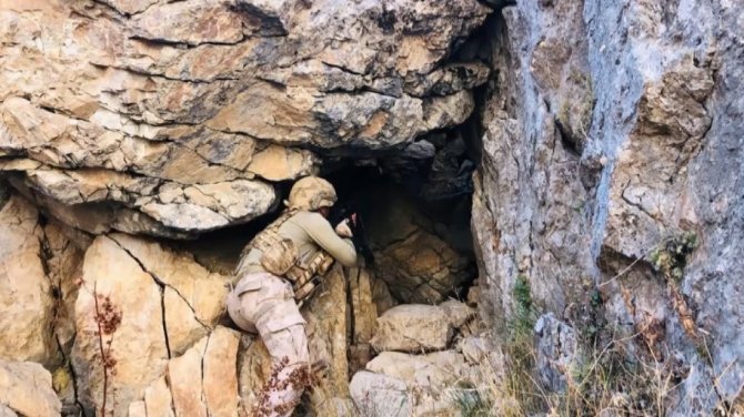 Erzincan’da Teröristlerce Kullanılan 4 Katlı Sığınak İmha Edildi