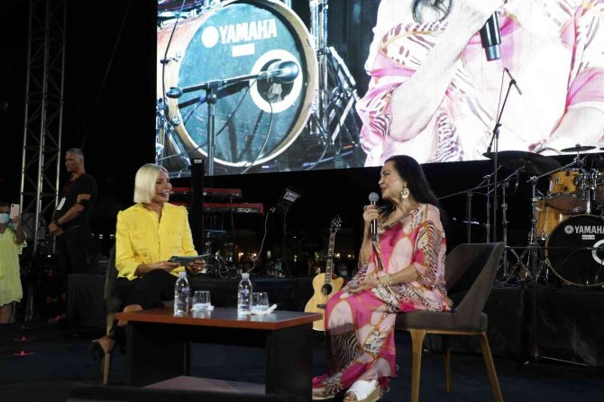 Gemlik Film Festivali’nin Açılışını Türkan Şoray Yaptı