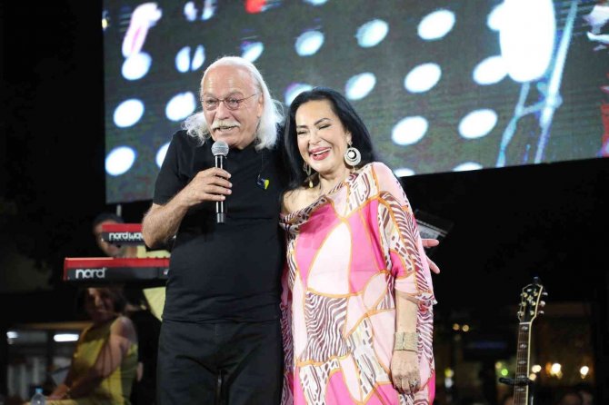 Gemlik Film Festivali’nin Açılışını Türkan Şoray Yaptı