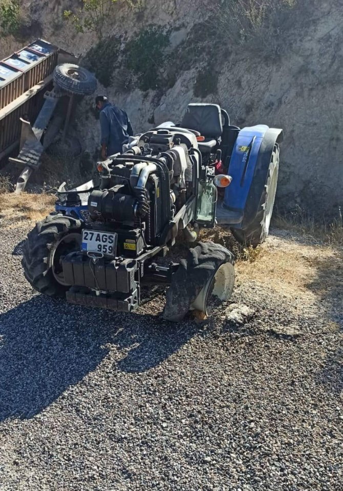 Devrilen Traktörün Sürücüsü Hayatını Kaybetti