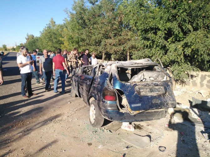 Gaziantep’te Ağaca Çarpan Otomobil Takla Attı: 1’i Çocuk 3 Yaralı