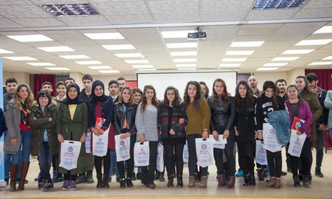 Hakkari Üniversitesinden Öğrencilere Tercih Desteği