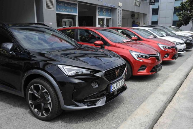 İ̇kinci El Otomobilde Bayram Hareketliliği Yerini Sessizliğe Bıraktı