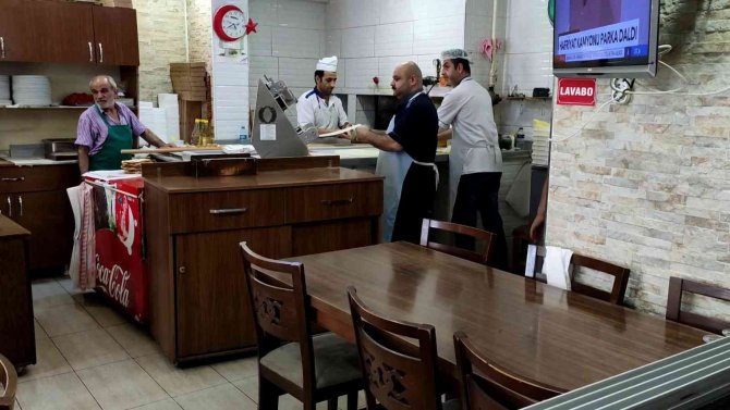Sultangazi’de Masadaki Telefonu Çalıp Böyle Kaçtı