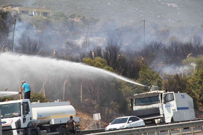 İ̇zmir’de İki İlçede Çıkan Yangınlar Kontrol Altında