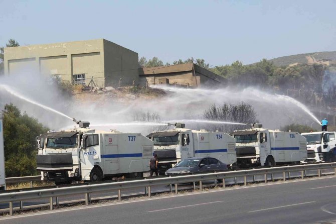 İ̇zmir’de İki İlçede Çıkan Yangınlar Kontrol Altında