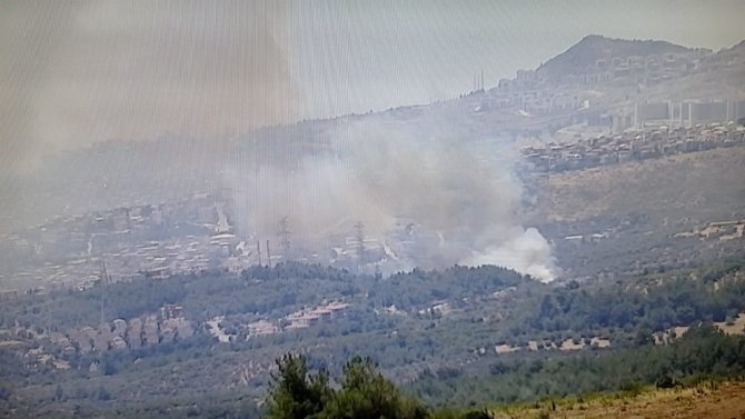 İ̇zmir’de Makilik Alandaki Yangına Havadan Ve Karadan Müdahale