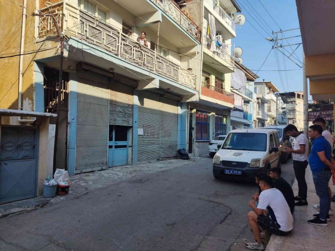 Karısının İlişkisi Olduğunu Düşündüğü Genci Defalarca Bıçaklayarak Öldürdü
