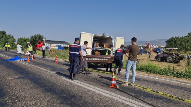 İ̇zmir’de Araç Yayalara Çarptı: 1’i Çocuk 2 Ölü