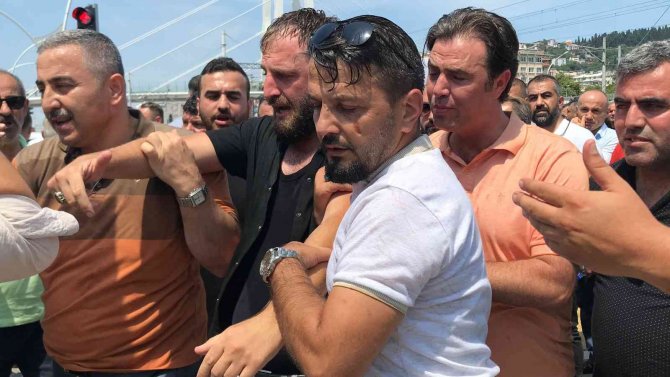 Servis Esnafından Büyük Tepki, Kocaeli Büyükşehir Belediyesi’ne Yürüdüler