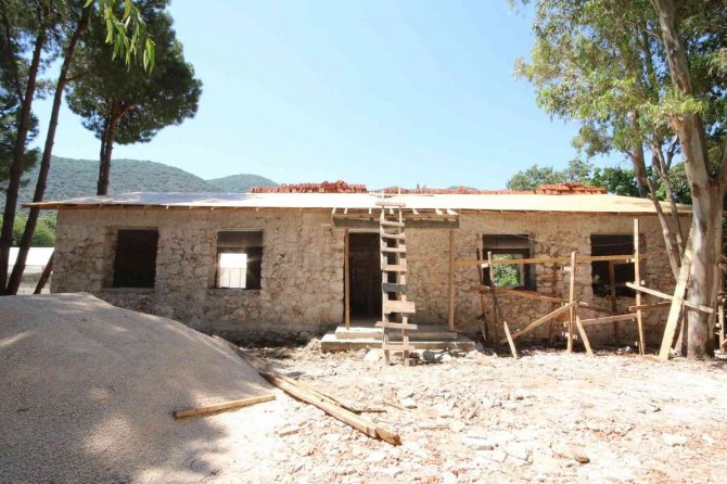 Kaş’taki Yarım Asırlık Okul Yeniden Hayat Buluyor