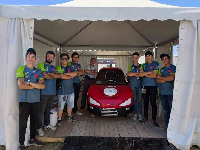 Liseli Öğrencilerin Yaptığı Elektrikli Otomobil, Göz Doldurdu