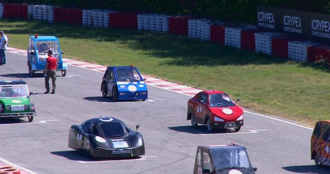 Liseli Öğrencilerin Yaptığı Elektrikli Otomobil, Göz Doldurdu