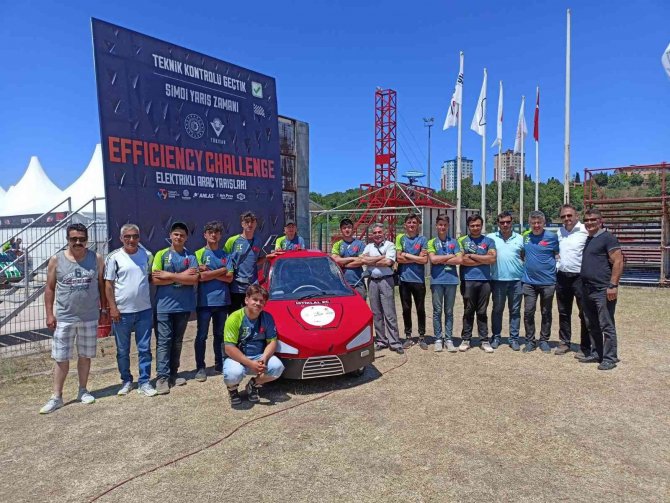 Liseli Öğrencilerin Yaptığı Elektrikli Otomobil, Göz Doldurdu