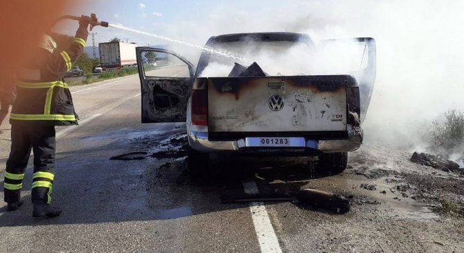 Seyir Halindeki Askeri Araç Alev Alev Yandı