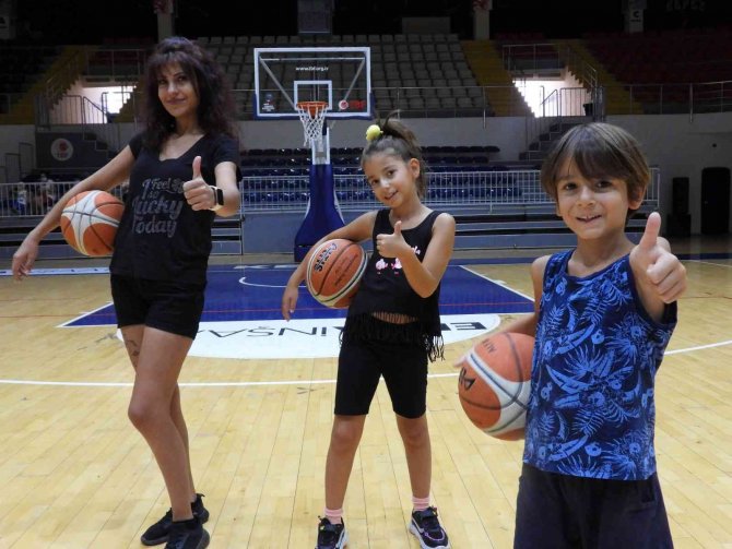 Sporcu Kardeşler Günlerini Kurslarda Geçiriyor