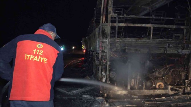 Yolcu Otobüsü Alev Alev Yandı