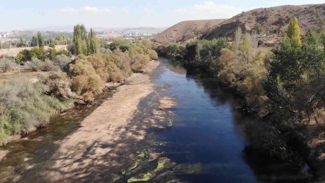 Kızılırmak’tan Su İçen Aynı Aileden 14 Kişi Zehirlendi