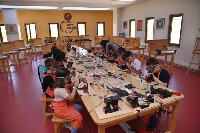 Sanat Tasarım Atölyesi Yaz Kursları Devam Ediyor