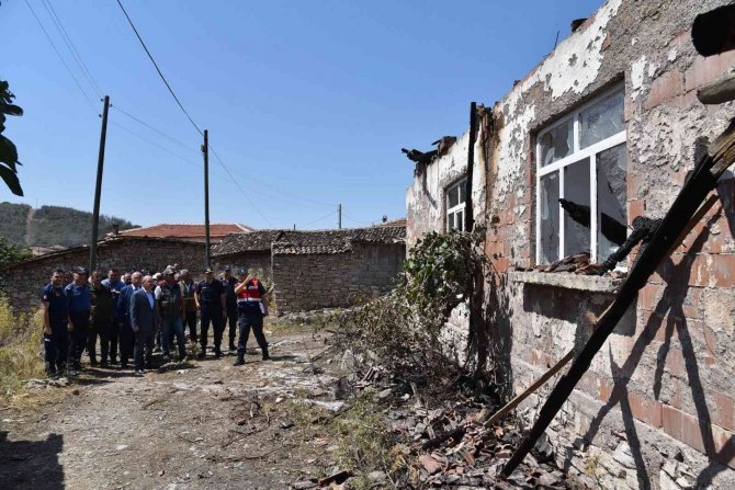 Vali Karadeniz, Yangın Bölgesinde İncelemelerde Bulundu