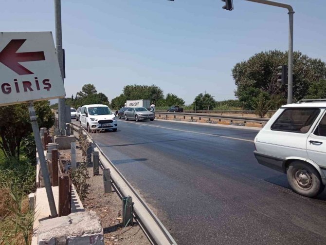Yola Dökülen Zeytinyağı Sürücülere Zor Anlar Yaşattı