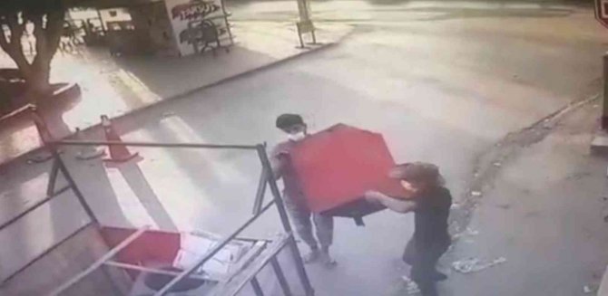 Marketten Hırsızlık Kamerada