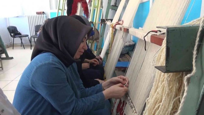 Muş’ta Kadınlar Adem Kurslarıyla Meslek Ediniyor