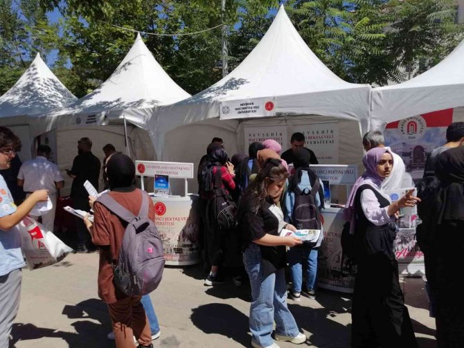 Nevü, Üniversite Adayı Gençlerle Buluşuyor