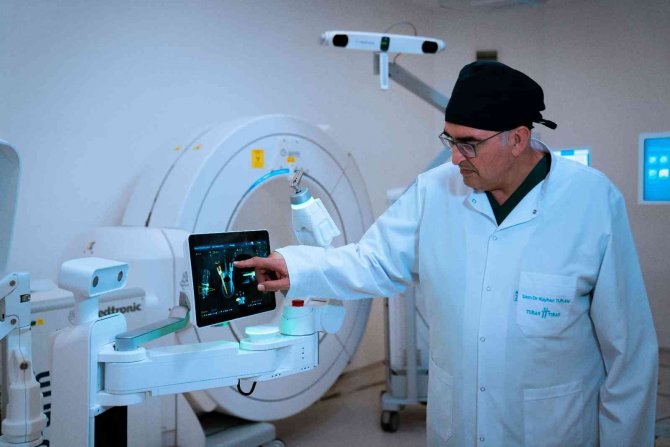 Robotik Omurga Cerrahisi Artık Türkiye’de