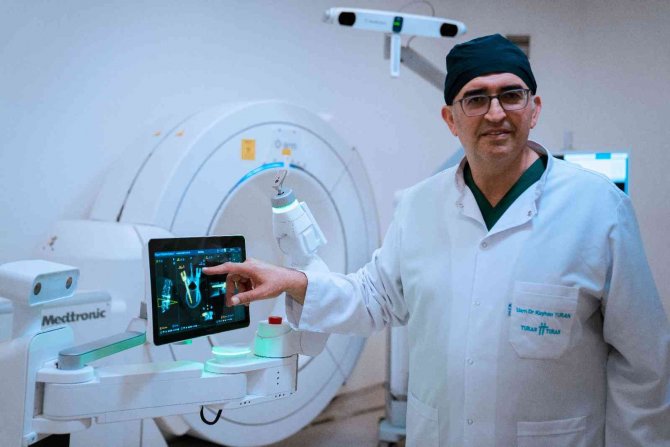 Robotik Omurga Cerrahisi Artık Türkiye’de