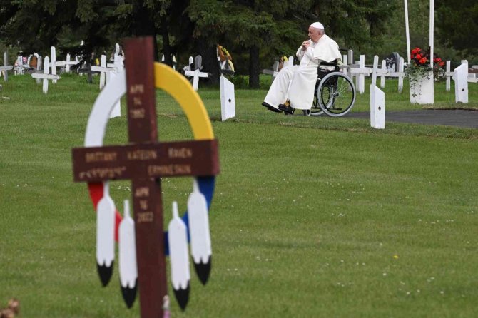 Papa Francis Yatılı Okullardaki Suistimalleri İçin Kanada’da Yerlilerden Özür Diledi