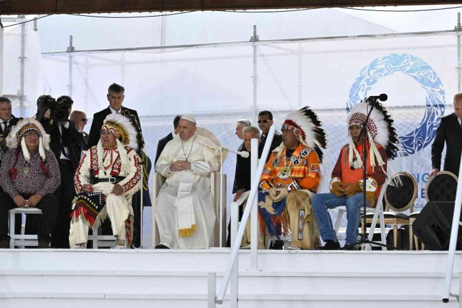 Papa Francis Yatılı Okullardaki Suistimalleri İçin Kanada’da Yerlilerden Özür Diledi