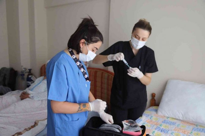 Kartal Belediyesi, ‘Evde Ücretsiz Sağlık Hizmeti’ İle Sosyal Belediyecilikte Örnek Oluyor