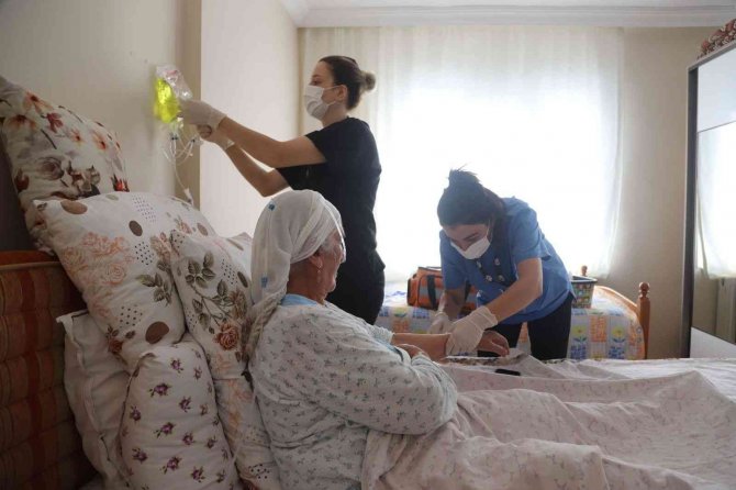 Kartal Belediyesi, ‘Evde Ücretsiz Sağlık Hizmeti’ İle Sosyal Belediyecilikte Örnek Oluyor