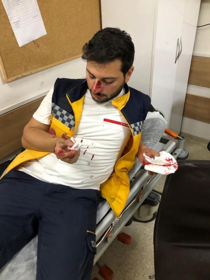 Şanlıurfa’da Yol Tartışmasında Ambulans Şoförünün Burnu Kırıldı