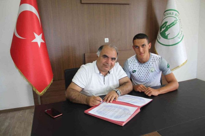 Sivas Belediyespor, Hakan Demirci’yi Kadrosuna Kattı
