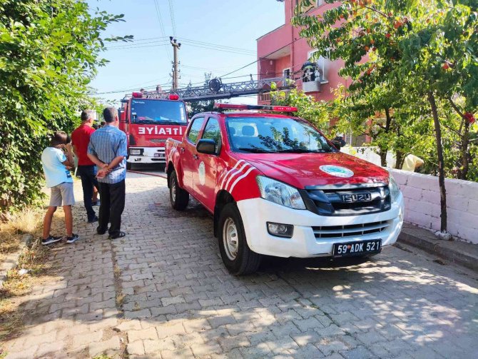 Tekirdağ’da Çıkan Ev Yangınında Bir Kişi Dumandan Etkilendi
