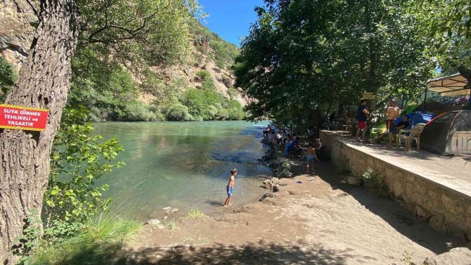 Munzur Gözelerine Hafta Sonu Ziyaretçi Akını