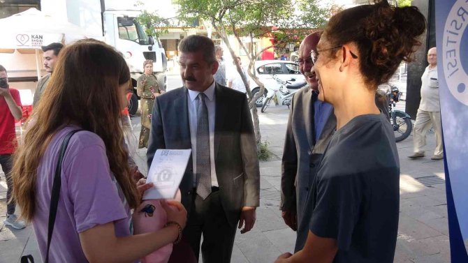 Rektör Savaş Tercih Ve Tanıtım Standını Ziyaret Etti