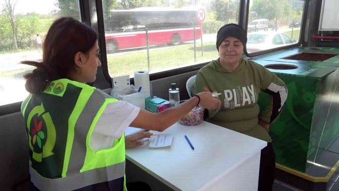 Atığını Getiren Harçlığını Alıp Gitti