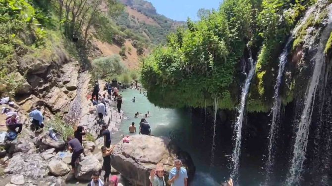 Dağcılar Kaval Şelalesi’ni Gezdi